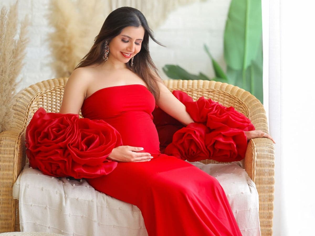 Expectant mother photographed at WonderBump Studio.